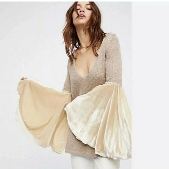 FREE PEOPLE Celestial Velvet Bell Sleeves Sweater Knit Tunic Top Size Small - Picture 3 of 13